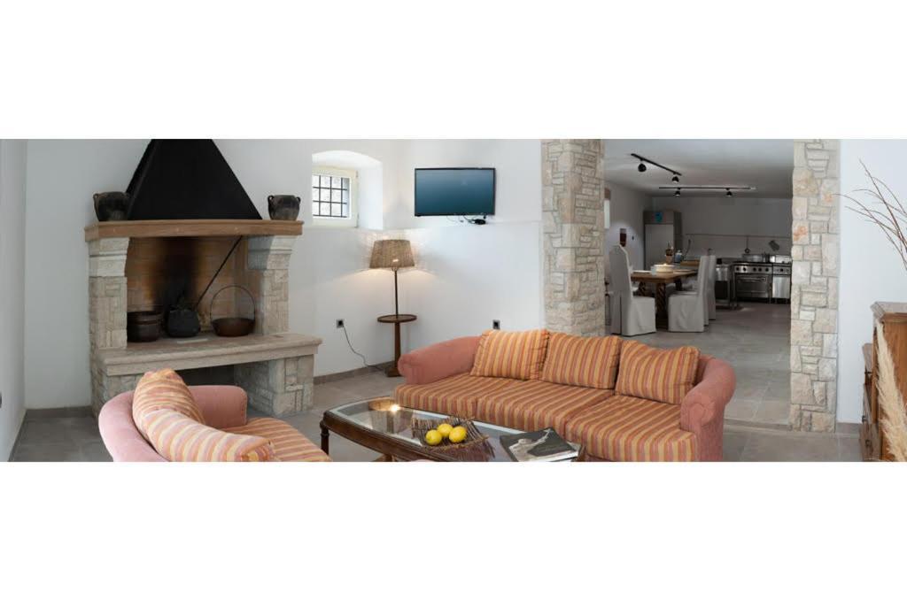 Moderno 3 Casa Vecchia Villa เปโรย ภายนอก รูปภาพ